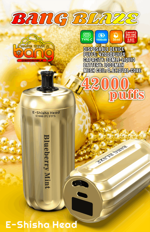 Un dispositivo de vapeo desechable dorado etiquetado como "Bang Blaze" con un nombre de sabor "Blueberry Mint", que muestra sus características, incluida una batería de 1000 mAh, capacidad de 42000 bocanadas y un puerto de carga tipo C, sobre un fondo festivo de adornos y cuentas doradas.