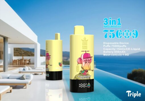 Ein leuchtend gelbes Einweg-Vaping-Gerät mit einem Cartoon-Affen-Design und der Aufschrift „STRAWBERRY RED BULL“ vor einem ruhigen Pool-Hintergrund mit Liegestühlen und einem klaren blauen Himmel, das seine Kapazität und Funktionen demonstriert.
