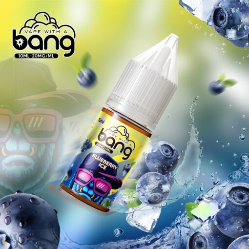 Una botella de jugo de vape helado de arándanos con una etiqueta vibrante, rodeada de arándanos y cubitos de hielo.