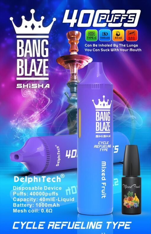 Um anúncio colorido da Bang Blaze Shisha apresentando um dispositivo de vaporização descartável roxo rotulado como "40.000 puffs", com detalhes sobre suas características e uma garrafa de e-líquido de frutas mistas, em um fundo azul e rosa vibrante com um narguilé ao fundo.