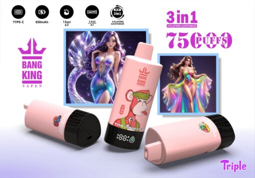 Ausgestellt werden drei rosafarbene Vaping-Geräte mit unterschiedlichen Designs und Geschmacksrichtungen. Auf einem davon ist ein buntes Etikett mit einem Cartoon-Affen abgebildet, während auf dem anderen zwei lebhafte Kunstwerke mit Fantasy-Motiven zu sehen sind, die Frauen in schillernden Outfits zeigen.