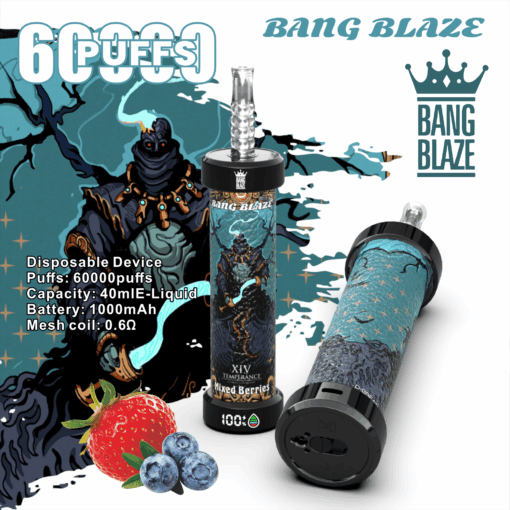 Un appareil de vapotage jetable coloré étiqueté « BANG BLAZE », comportant une illustration d'une figure mystérieuse et des détails sur ses spécifications, entouré de fraises et de myrtilles fraîches, soulignant son profil de saveur de baies mélangées.