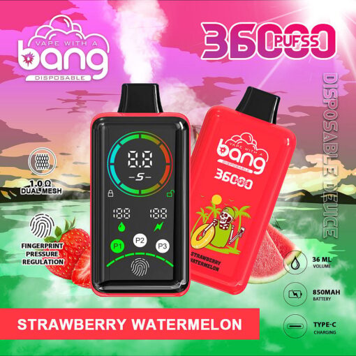 Una pubblicità colorata per una sigaretta elettronica usa e getta Bang che mostra un dispositivo nero e rosso con un display digitale, che ne evidenzia la capacità di '36000 tiri', il sapore 'fragola e anguria' e specifiche chiave come le dimensioni della batteria e il tipo di ricarica su uno sfondo tropicale con fragole e angurie.