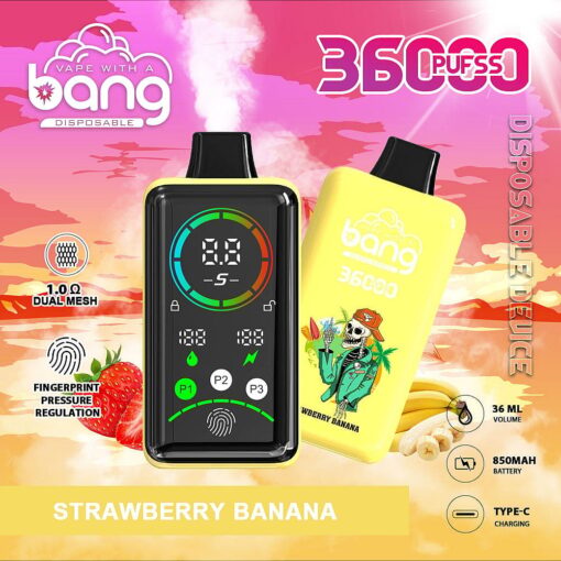 Un vivace display di prodotto per uno svapo 'Bang Disposable' che presenta un dispositivo giallo con l'etichetta 'Strawberry Banana', che mostra specifiche come 36000 tiri, volume di 36 ml, batteria da 850 mAh e ricarica di tipo C, con uno schermo digitale che illustra le statistiche di utilizzo circondato da fragole e uno sfondo colorato al tramonto.
