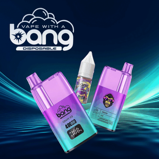 Ein farbenfrohes Werbebild mit Einweg-Vaporizern und einer Vape-Saftflasche mit der Aufschrift „Bang Grape Ice“ und einem kräftigen Farbverlaufsdesign in Lila und Türkis.