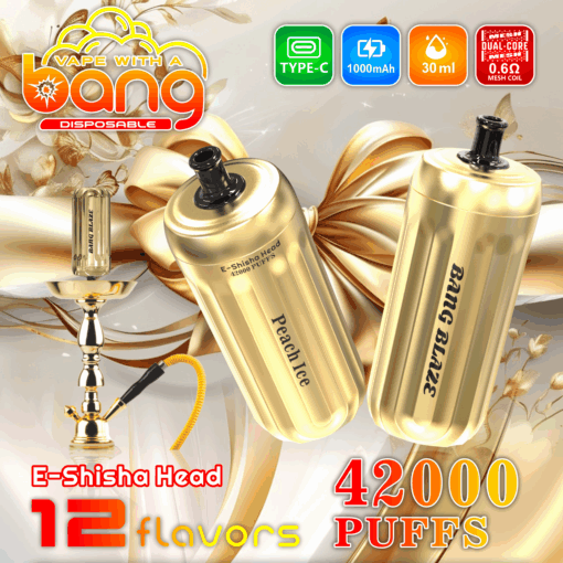 Un'immagine promozionale che mostra due dispositivi per svapare usa e getta color oro con le scritte "Peach Ice" e "Bang Blaze", accanto a uno sfondo decorativo con un narghilè e un testo che evidenzia "E-Shisha Head", "42000 PUFFS" e "12 gusti", su uno sfondo color oro tenue.