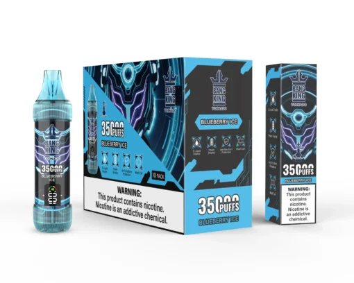 Un produit de vapotage étiqueté « Bang King Tornado », avec un design bleu et noir et une saveur de glace à la myrtille. L'emballage indique qu'il offre 35 000 bouffées et comprend diverses icônes pour des fonctionnalités telles que l'affichage du e-liquide, l'affichage de la puissance et la protection contre les brûlures sèches. Un avertissement concernant la nicotine est affiché bien en évidence sur l'emballage.