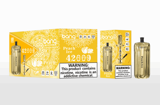 Un empaque colorido para un cabezal de shisha electrónica desechable que presenta un dispositivo de color dorado etiquetado como 'Peach Ice', con una advertencia destacada sobre la nicotina, ilustraciones de frutas decorativas y detalles sobre la capacidad de bocanada y el volumen de e-líquido.