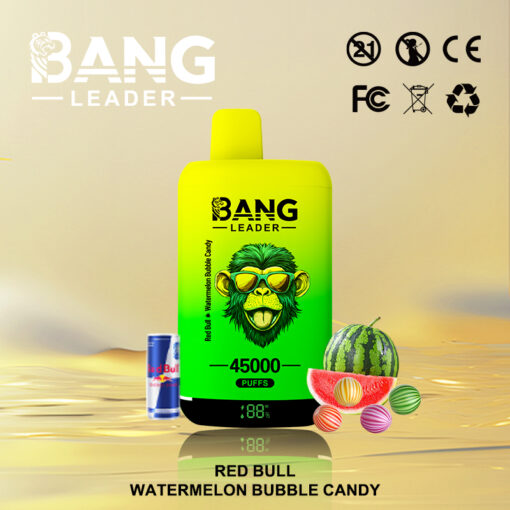 Appareil de vapotage avec un singe vert portant des lunettes de soleil, étiqueté « BANG LEADER 45000 PUFFS », à côté d'images d'une canette de Red Bull, d'une pastèque et de bonbons à bulles colorés, représentant la saveur de bonbons à bulles de Red Bull et de pastèque.