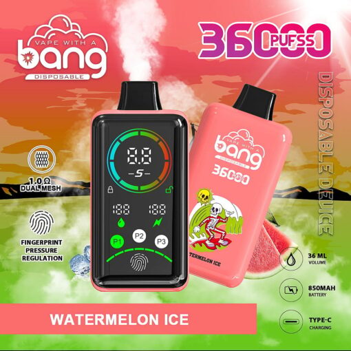 Una pubblicità colorata per un dispositivo di svapo usa e getta chiamato "Bang", caratterizzato da un display digitale, aroma di ghiaccio all'anguria e specifiche dettagliate, tra cui 36.000 tiri, capacità della batteria e tipo di ricarica, il tutto circondato da uno sfondo vivace con angurie e un effetto fumoso.