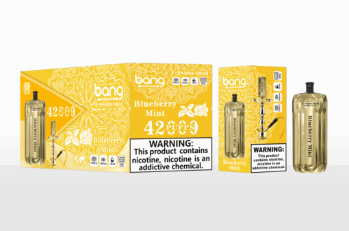 Una caja amarilla vibrante de Bang E-Shisha Head con sabor a menta y arándano, con capacidad para 42.000 bocanadas y que contiene ocho dispositivos desechables, con una etiqueta de advertencia destacada sobre la adicción a la nicotina.