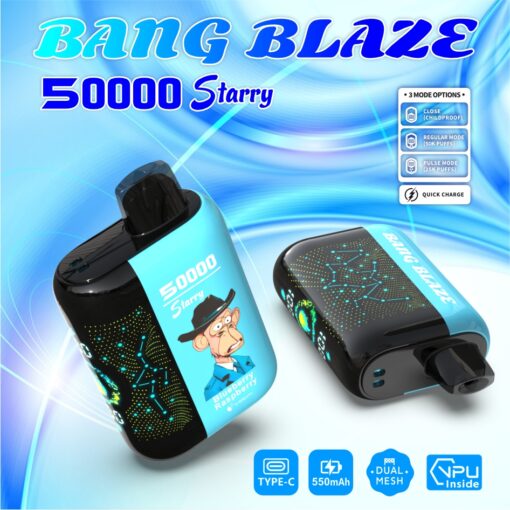 Un appareil de vaporisation numérique nommé « BANG BLAZE 50000 Starry » présentant un personnage de dessin animé avec un chapeau sur son emballage, affiché sur un fond abstrait bleu, avec des étiquettes indiquant sa charge de type C, sa batterie de 550 mAh, sa technologie à double maille et trois options de mode d'utilisation.