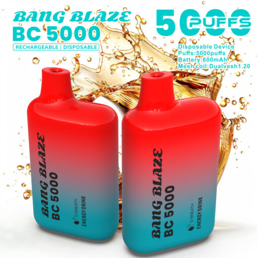 Il Bang Blaze BC5000, un dispositivo di vaporizzazione ricaricabile e usa e getta, presenta un vivace design sfumato dal rosso al blu, con dettagli sulla sua capacità di 5000 sbuffi, una batteria da 600 mAh e una bobina a doppia rete, il tutto su uno sfondo di spruzzi di liquido.
