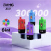 Sechs farbenfrohe Bang Leader Stoll 6in1 Energy-Drink-Flaschen auf einer weißen Plattform vor einem violetten Hintergrund.