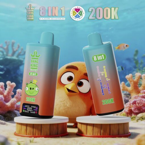 Due dispositivi di vaporizzazione Bang King 8 in 1 con gradiente dal verde acqua all'arancio etichettati 200K su piedistalli con un pulcino in una barriera corallina sottomarina.