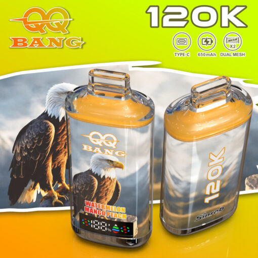 Duas garrafas de bebidas energéticas amarelas e laranja brilhantes com gráficos ousados, incluindo uma águia voando alto, logotipo “QQ BANG” e um rótulo “WATERMELON MANGO PEACH”, contra um fundo promocional vívido.