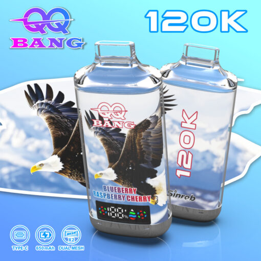 Duas garrafas de vapor transparentes com um céu azul e uma arte de águia, rotuladas como 120K e com sabor Blueberry Raspberry Cherry; da marca Bang com um logotipo rosa e display digital na base.